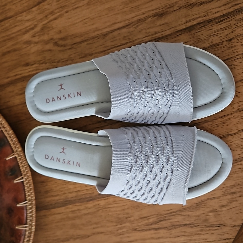 Danskin wedge slippers